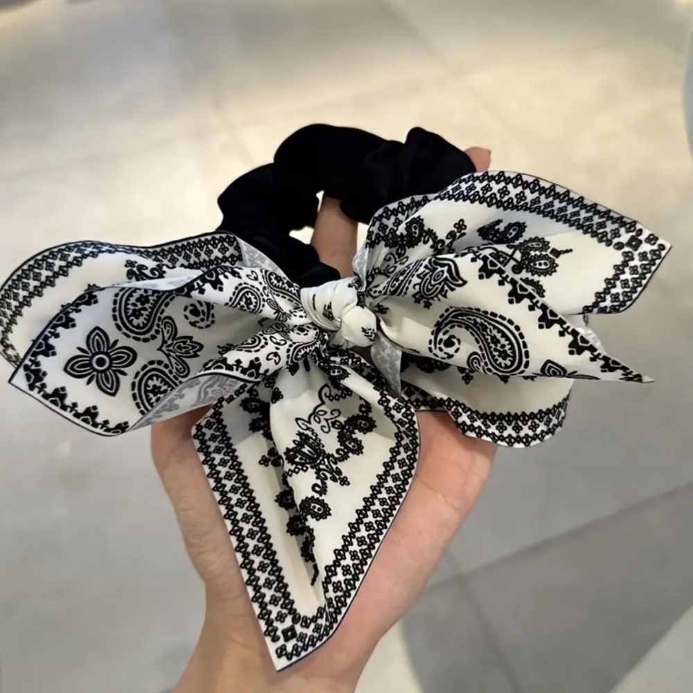 Black & White Large Bandana Ponytail Scrunchie! NIP! 🤍🖤